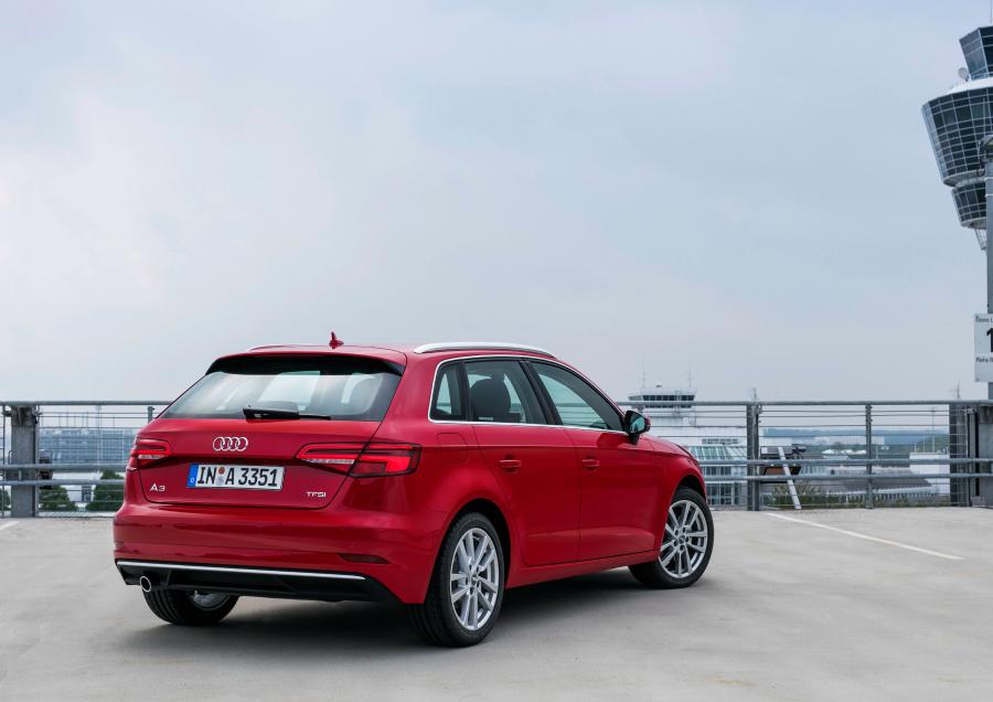  Audi A3 Sportback 2.0 TFSI (8V) 2016 года  (WW) (фото 12 из 19)